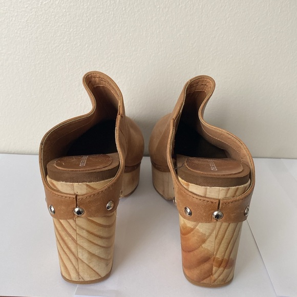 Chelsea and Violet clogs-size 10-Leather Upper-Wooden platform heel - Picture 2 of 11